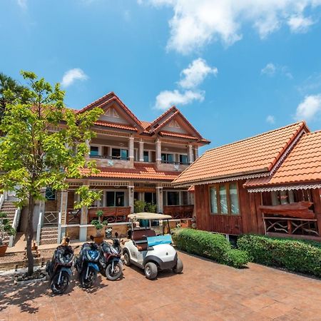 Baan Virog Koh Larn Hotel Exterior photo
