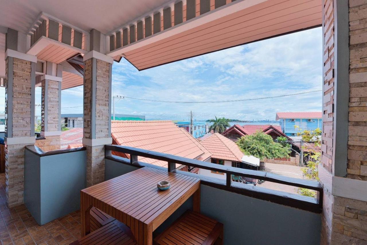 Baan Virog Koh Larn Hotel Exterior photo