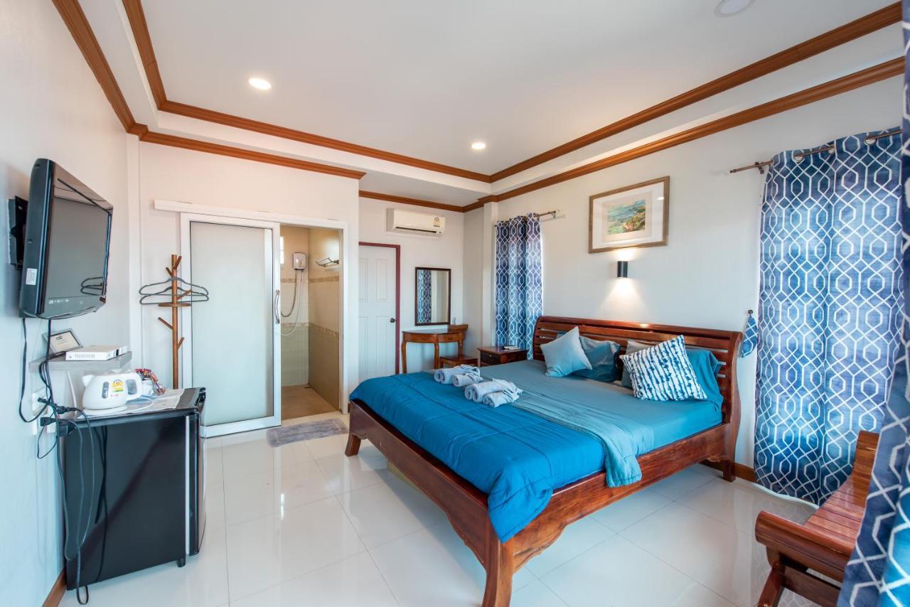 Baan Virog Koh Larn Hotel Exterior photo