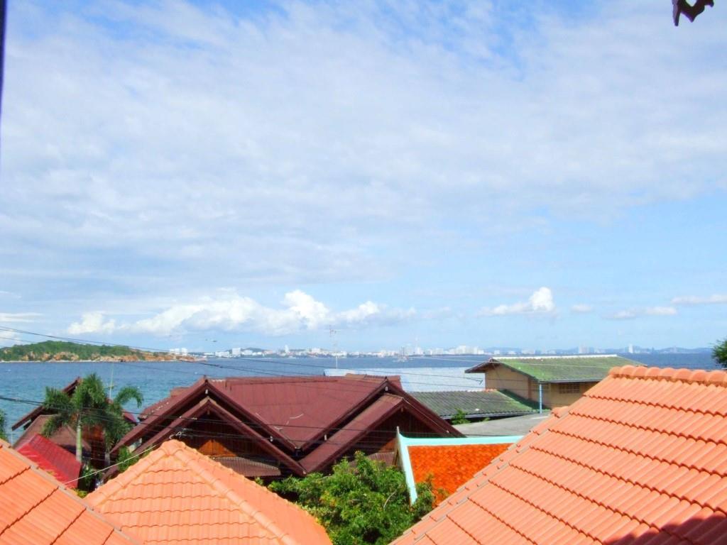 Baan Virog Koh Larn Hotel Exterior photo